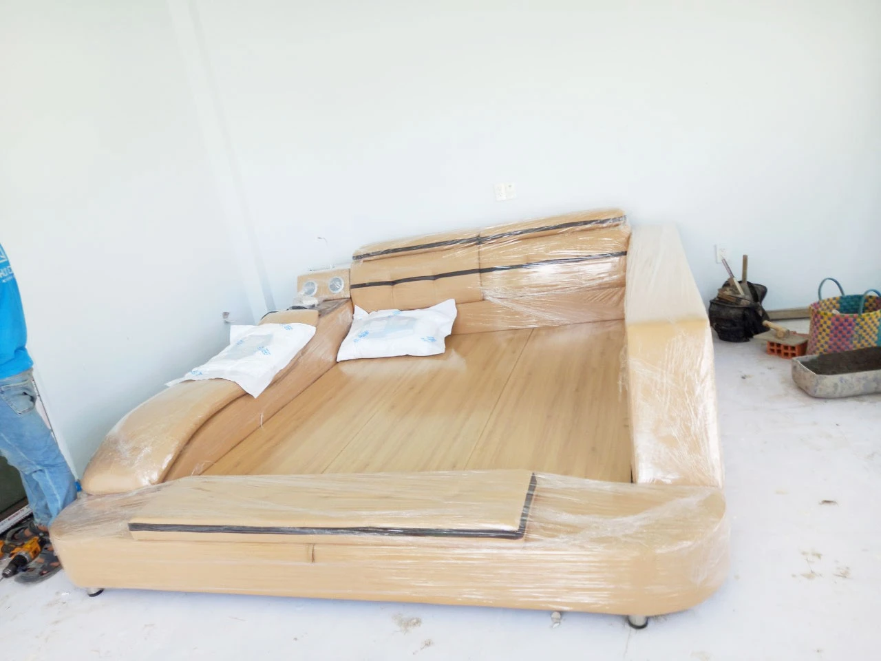 Nhà chưa xong nhưng giường phải xong